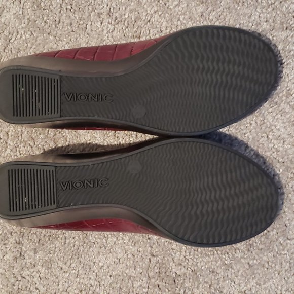 US W 8 Vionic Lena Maroon Croc Embossed Wedge "Orhto"heels - Picture 3 of 8